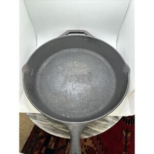 Vtg Lodge 10SK 12” Cast Iron Skillet & Notched Heat Ring & Spouts - Made in USA